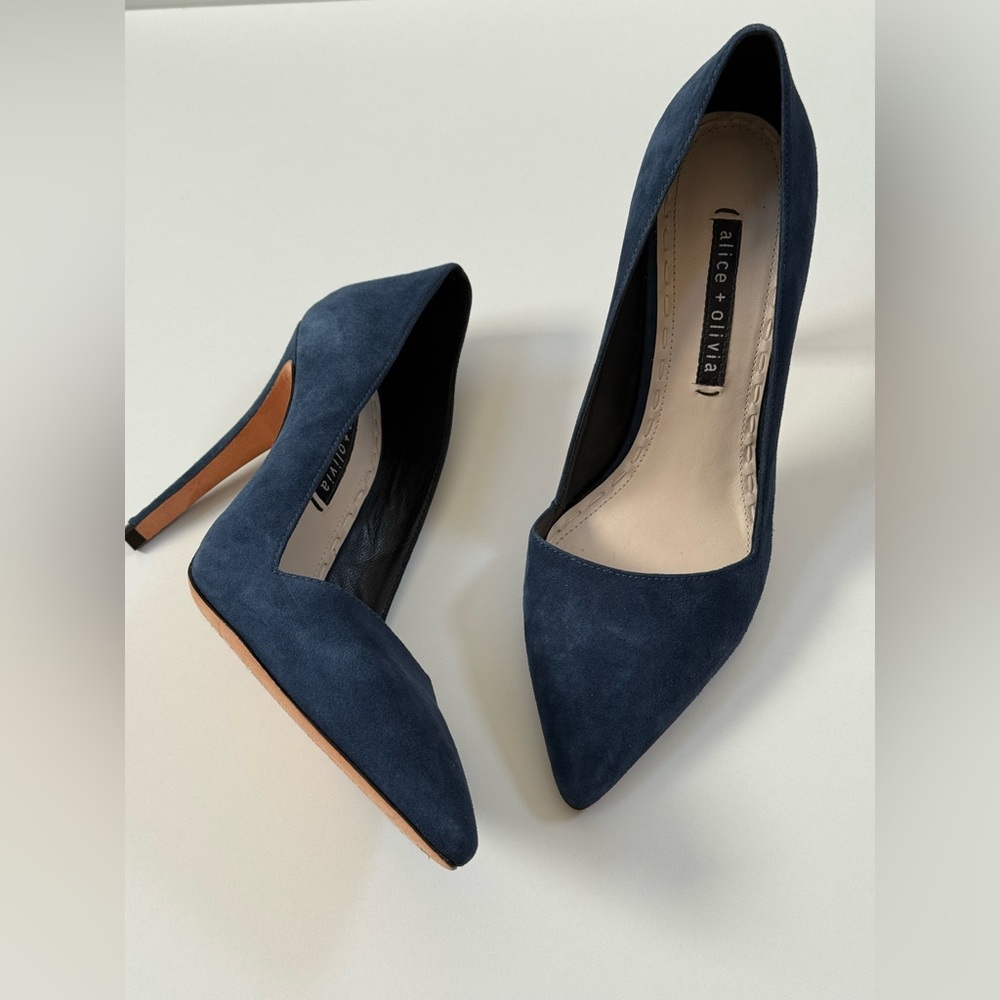 Alice + Olivia Dina Navy Blue Suede Pumps 3.5” heels (New without box)